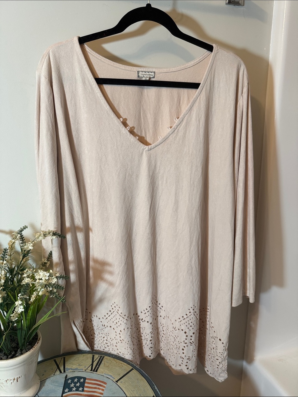 Eyeshadows Light cream V-Neck Tunic with Laser-Cut Hem soft brushed suede feel